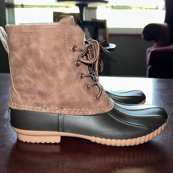 Duck boots, Waterproof boot by marleylilly, size nine. NWOT. - Picture 3 of 8